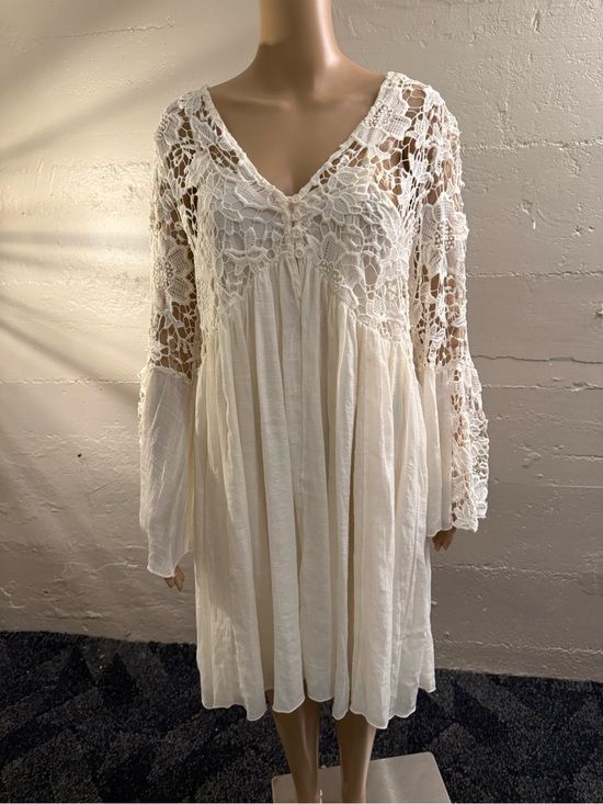 J Gee Dresses & Skirts - Boho Crochet Lace Ivory Tunic Dress